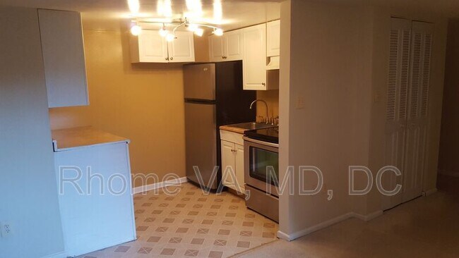 Building Photo - 3210 S 28th St