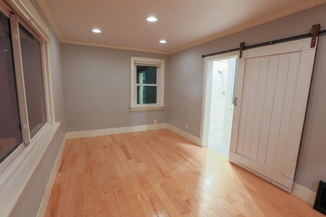 Building Photo - 1020 Ridgewood Ave