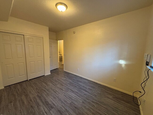 Building Photo - 726-728 E Spokane Ave