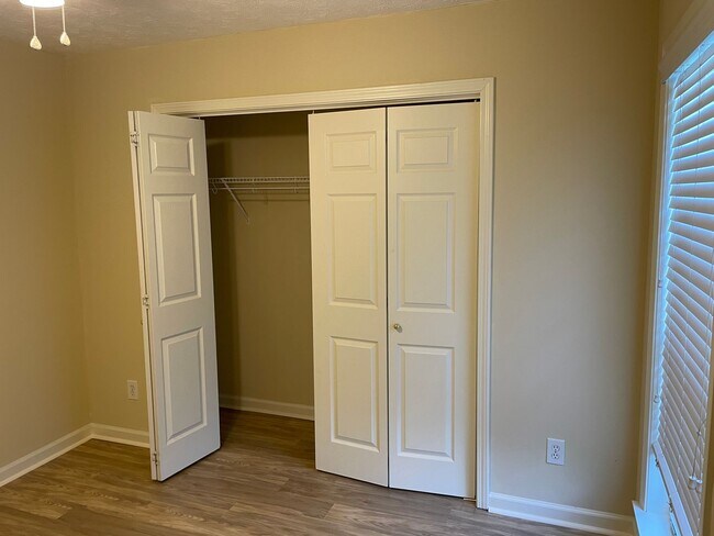 Building Photo - 618 Ridge Park Dr
