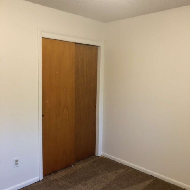 Building Photo - 905 Ponderosa Dr