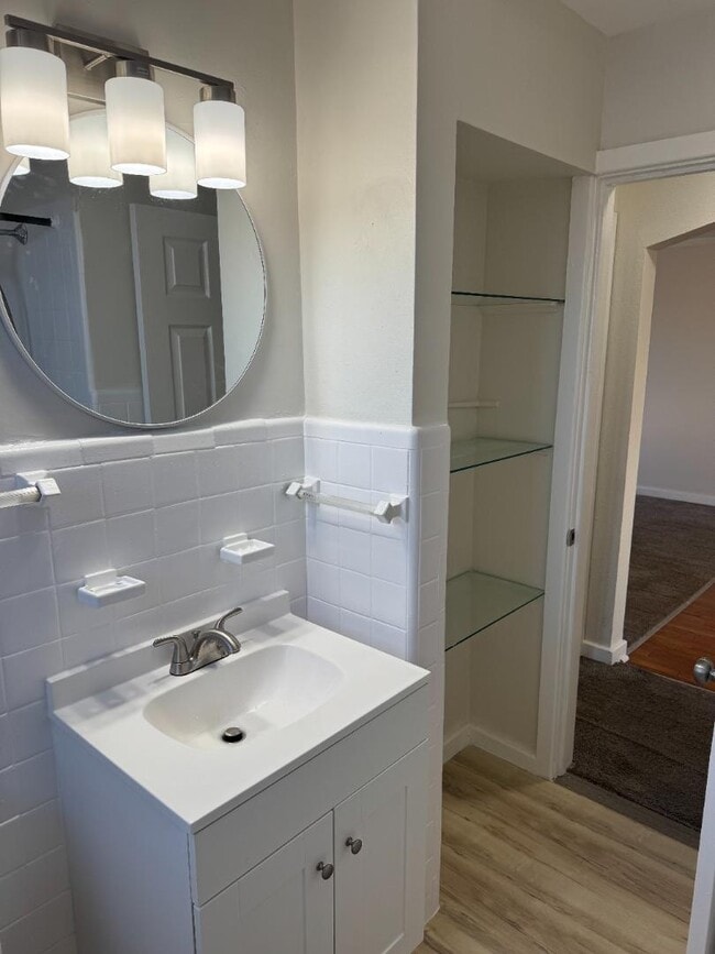 Building Photo - 525 14th Ave