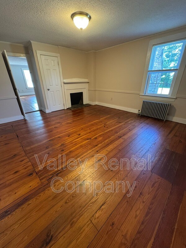 Building Photo - 166 Old Amherst Rd