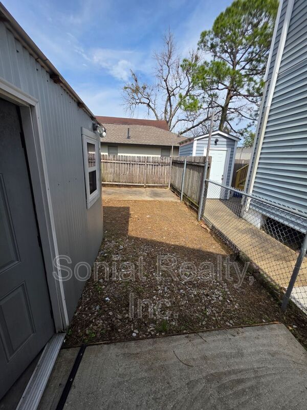 Building Photo - 8625 Nelson St