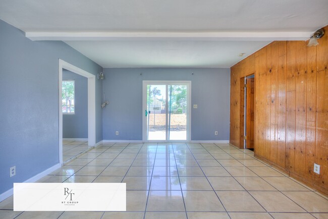 Building Photo - Spacious 4-Bedroom Home on Nearly 1 Acre –...
