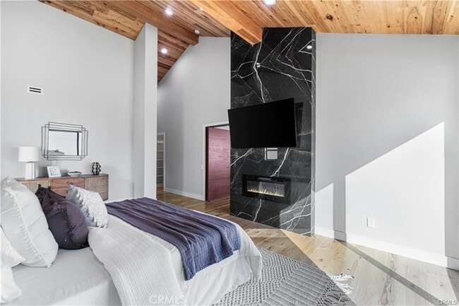 Building Photo - 8566 Hollywood Blvd