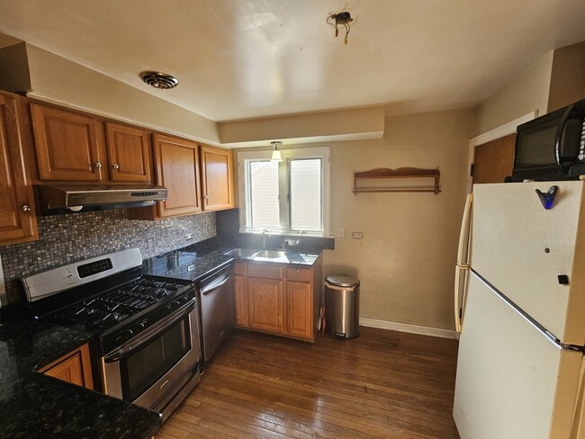 Building Photo - 902 Jeannette St