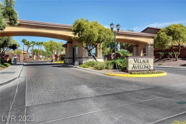 Building Photo - Guard Gated wonderful community 3 Bedroom Townhome!