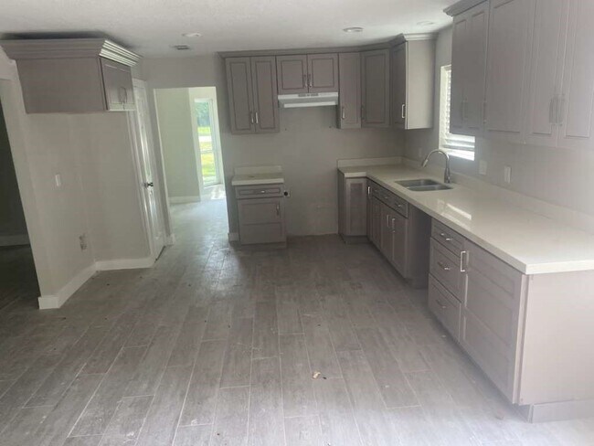 Building Photo - 529 Brandon Rd