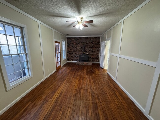 Building Photo - West Iredell Area - 4BR / 3BA + Carport