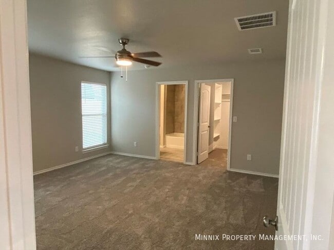 Building Photo - 1217 E 89th St