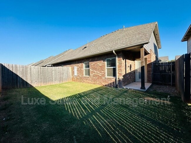 Building Photo - 2116 Camino Del Plaza Ln