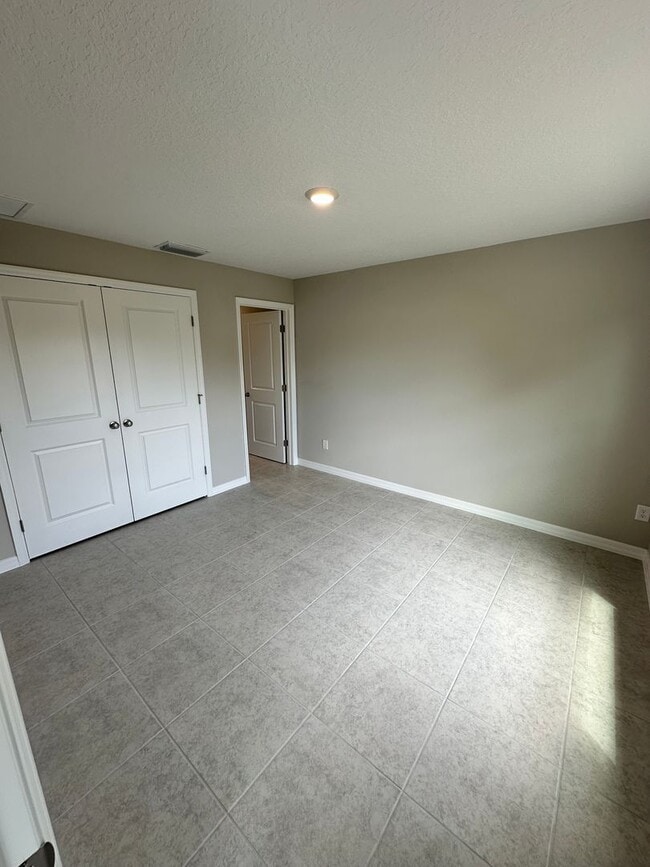 Building Photo - Beautiful New Energy Efficient 2/2 Duplex in St. Cloud