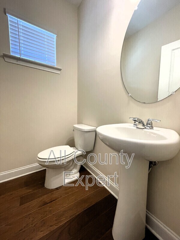 Building Photo - 502 Cooper Ln