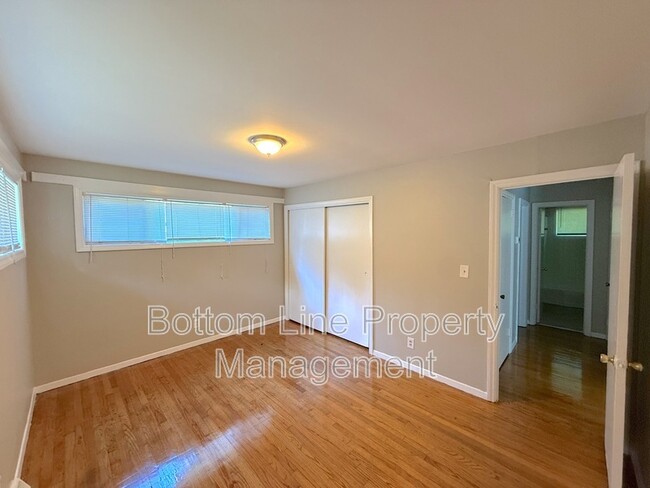 Building Photo - 561 Blendwood Dr