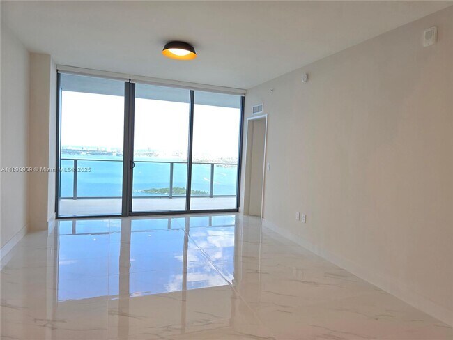 Building Photo - 700 NE 24th St