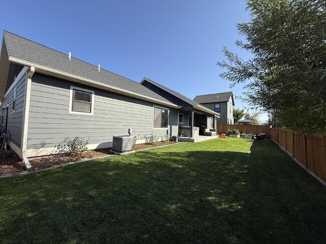 Building Photo - Stunning Single Level Home with Sprawling Fenced Yard
