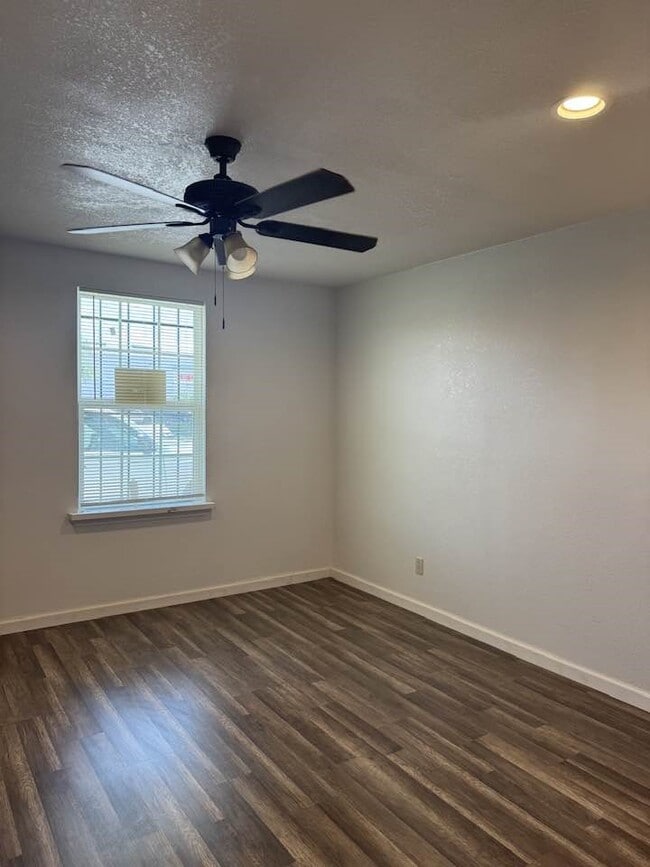 Building Photo - 12052 Beechnut St