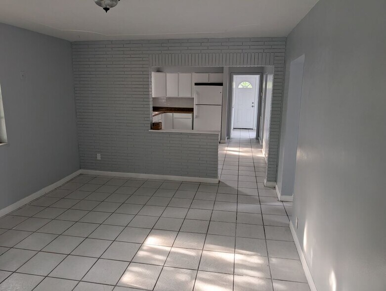 Building Photo - 1316 Holmes Ave