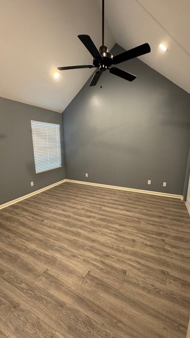 Building Photo - 14550 Fonmeadow Dr
