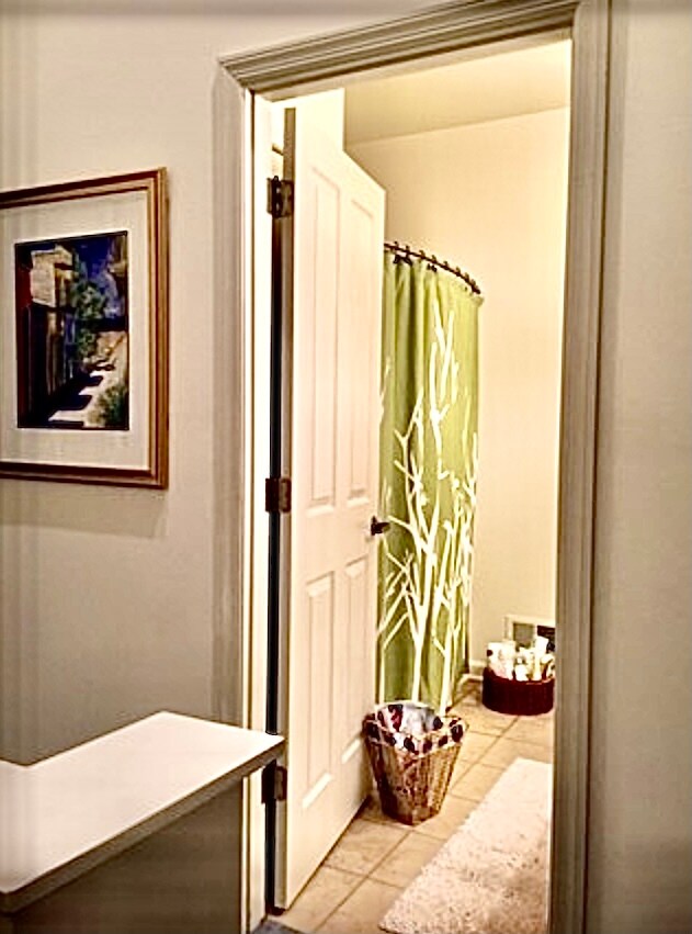 Full Bathroom - 51 S 17th St