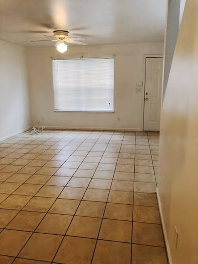 Building Photo - FOR RENT - Spacious 3BR/3BA Townhome!