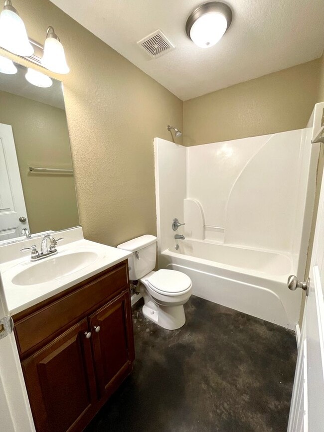 Building Photo - 3 Bed / 2 Bath in Brookland!
