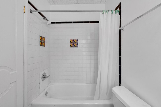 Building Photo - Spacious 5-Bed Renovated Home with Modern ...