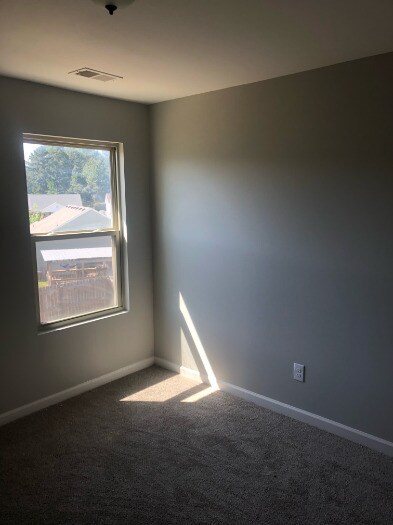 Building Photo - 646 Nonsuch Way