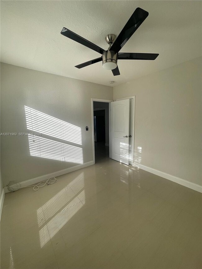 Building Photo - 15760 NE 18th Ct