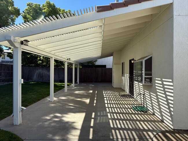 Building Photo - Nicely updated 4-bedroom in Oakdale!