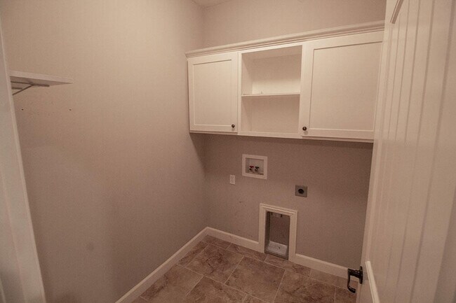 Building Photo - 7407 Pemberton Dr