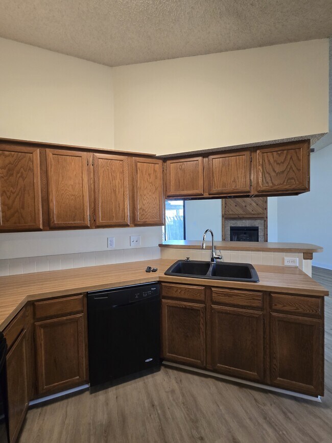 Building Photo - 5223 S Mosley St