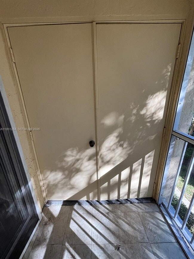 Building Photo - 430 S Park Rd