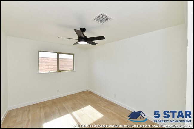 Building Photo - 3217 Wedgewood Dr