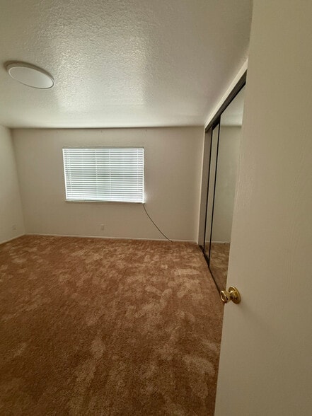 Building Photo - 103 E Lewelling Blvd