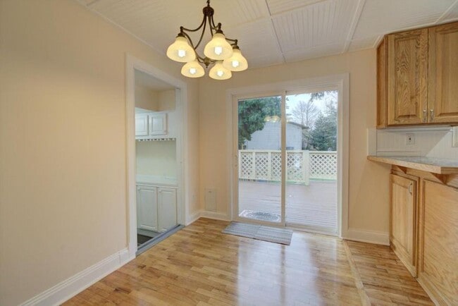 Building Photo - 3 bedroom in Shoreline WA 98133