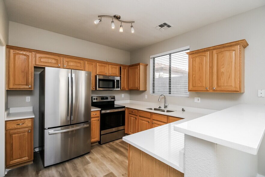 Building Photo - 1247 S Amador