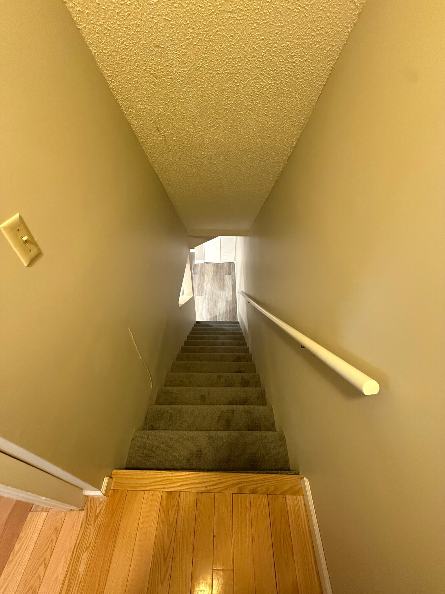 Building Photo - 791 Long Hill Rd