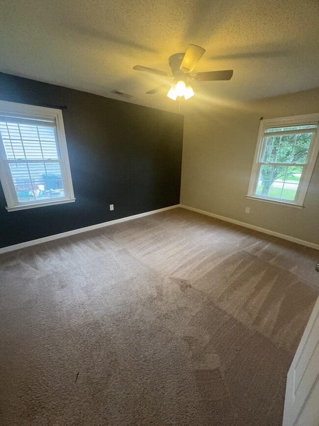 Building Photo - Charming 3 Bedroom, 2 Bath Home 710 Stonewall Avenue