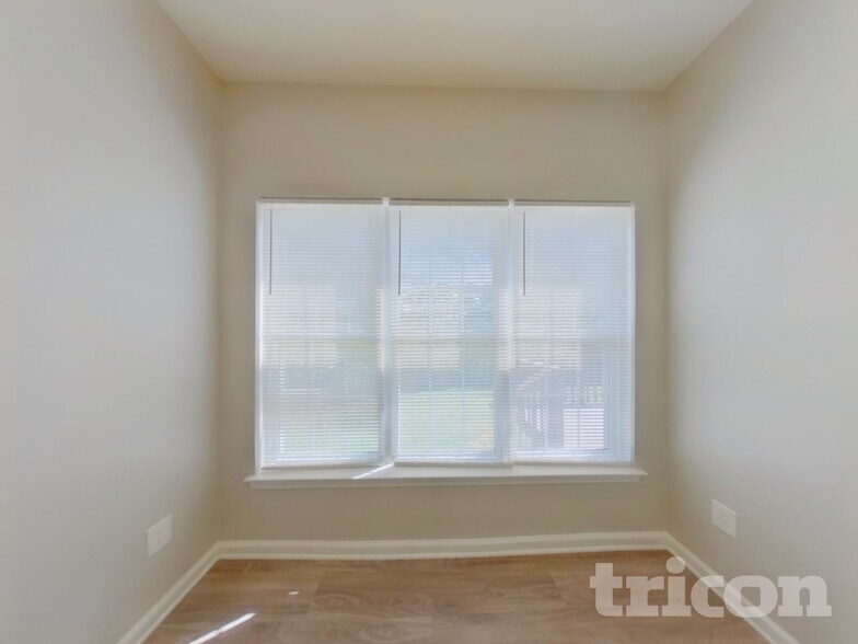 Building Photo - 3004 Dairy Farm Dr