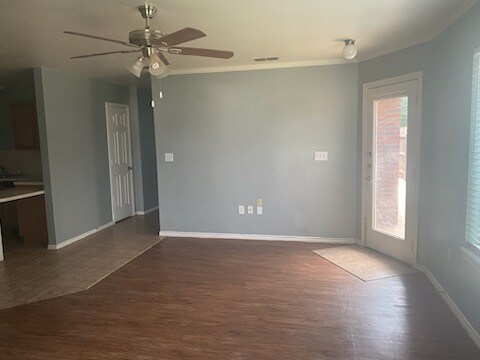 Building Photo - 604 N Englewood Ave