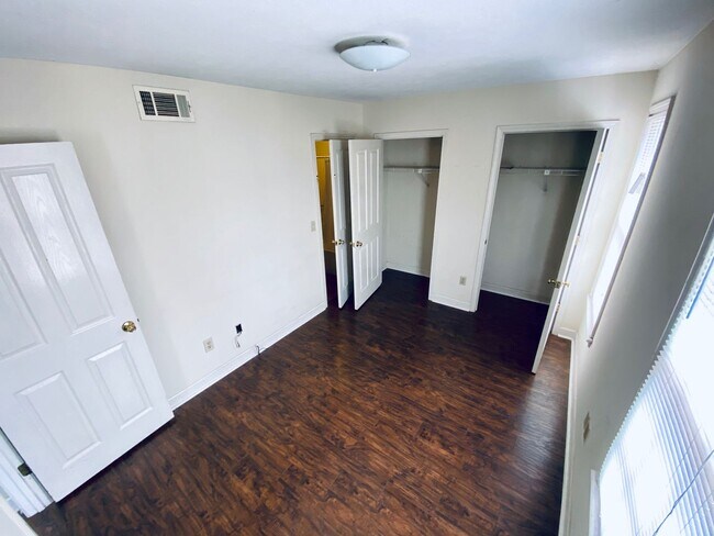 Building Photo - 106 Planters Row