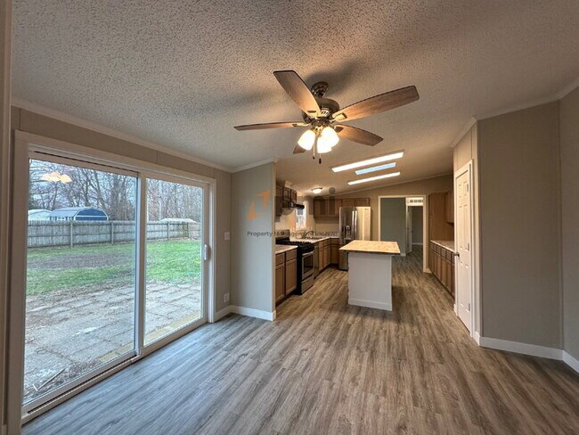 Building Photo - 798 Governor Rd