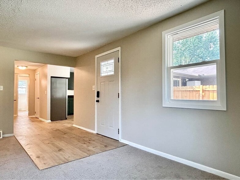 Building Photo - 730 Vernon Ave NW