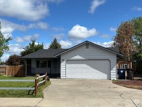 Building Photo - Comfortable Charm on a Spacious Lot in SW ...