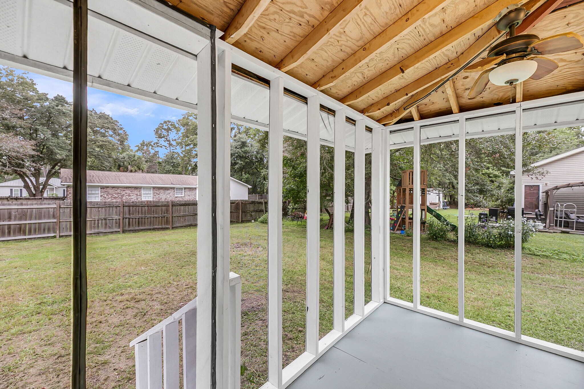 Screened-in back porch - 1594 Point Park Dr