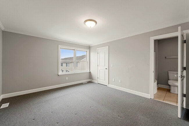 Building Photo - 412 N Grainger Ln