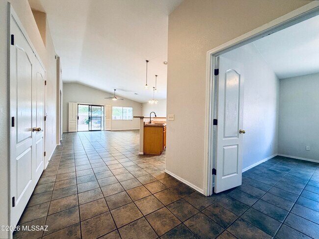 Building Photo - 2875 W Simplicity Dr