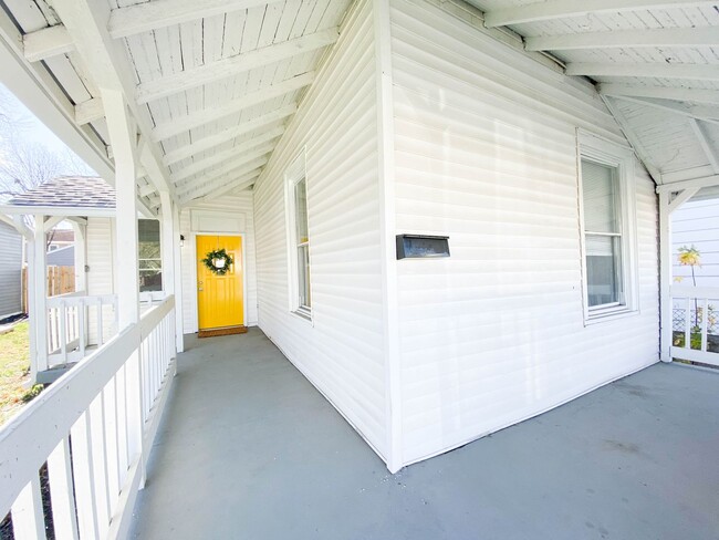 Building Photo - Beautiful 3 Bedroom Home!